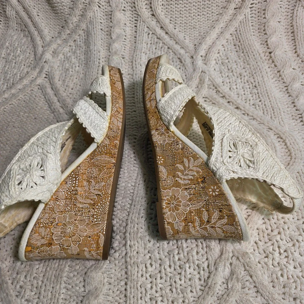 Impo Tanna Wedge Sandals White Crochet Floral Embossed Cork Wedge Womens 8M Fair